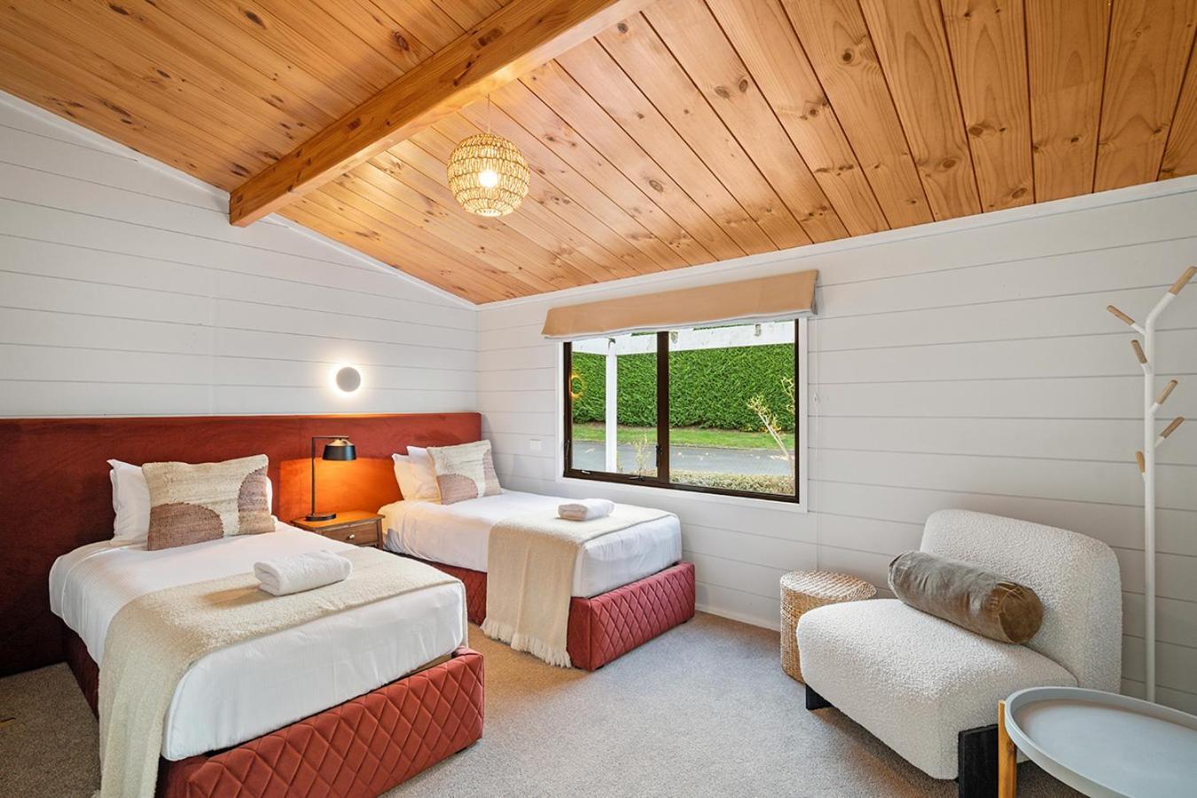 Mountviews Lodge Taupo Exterior photo
